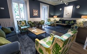 Petit Palace Lealtad Plaza